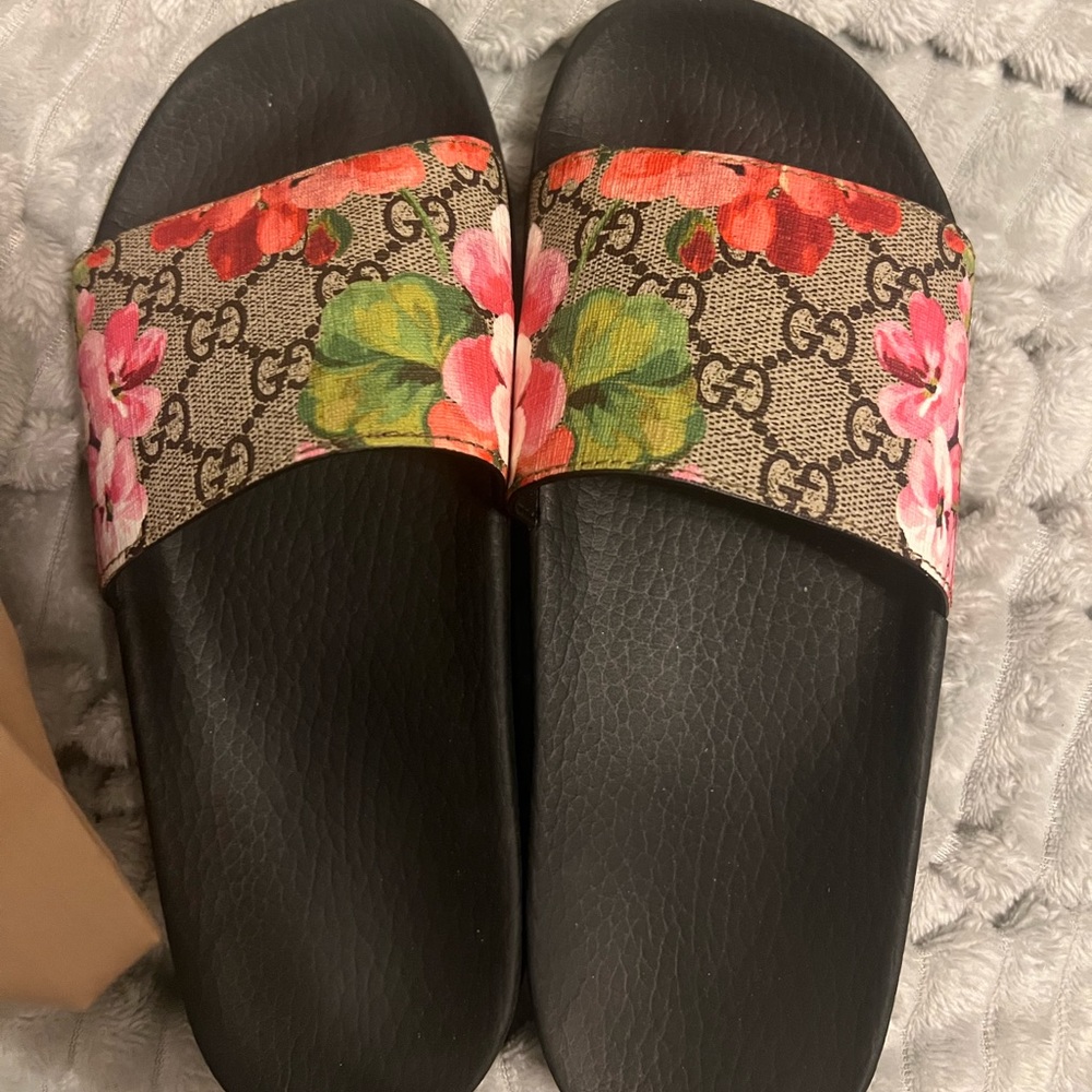 GUCCI FLOWER SLIDES